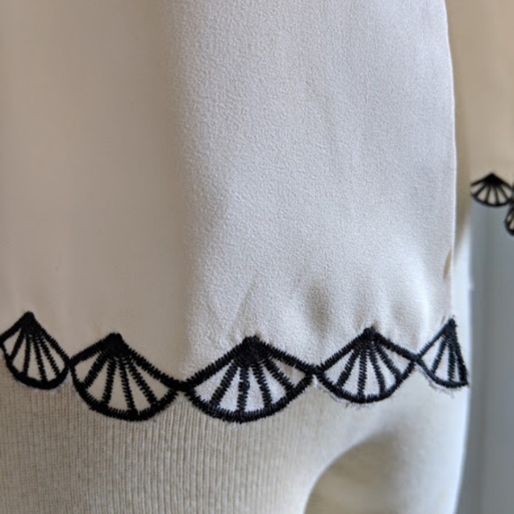 Crepe Blazer with Scallop Detailing - Picture 3 of 7